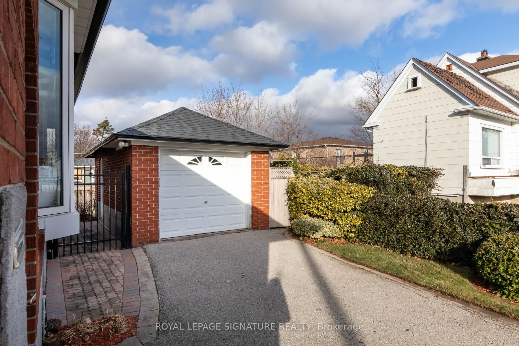 732 Danforth Road photo 38