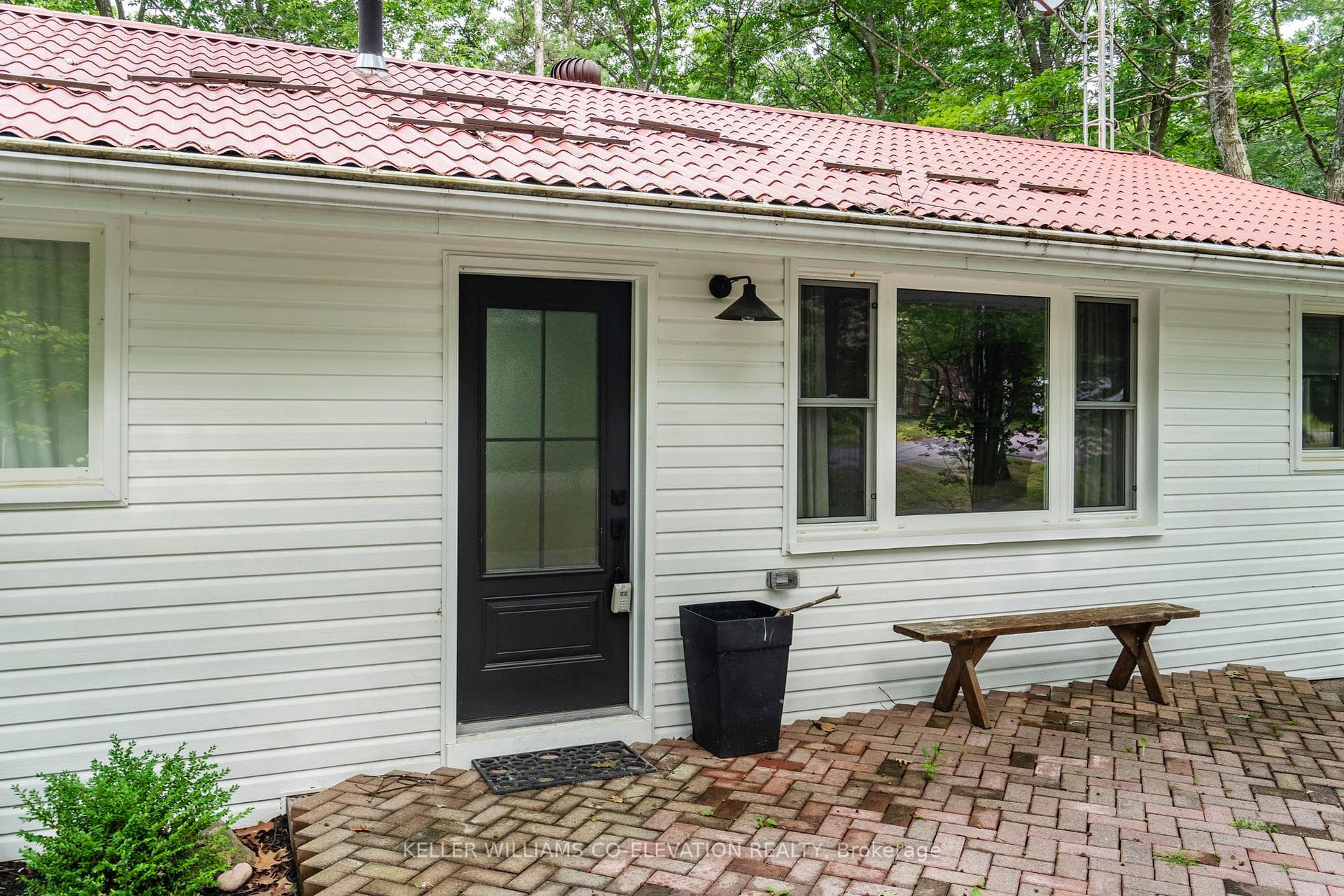 1694 Tiny Beaches Road photo 5