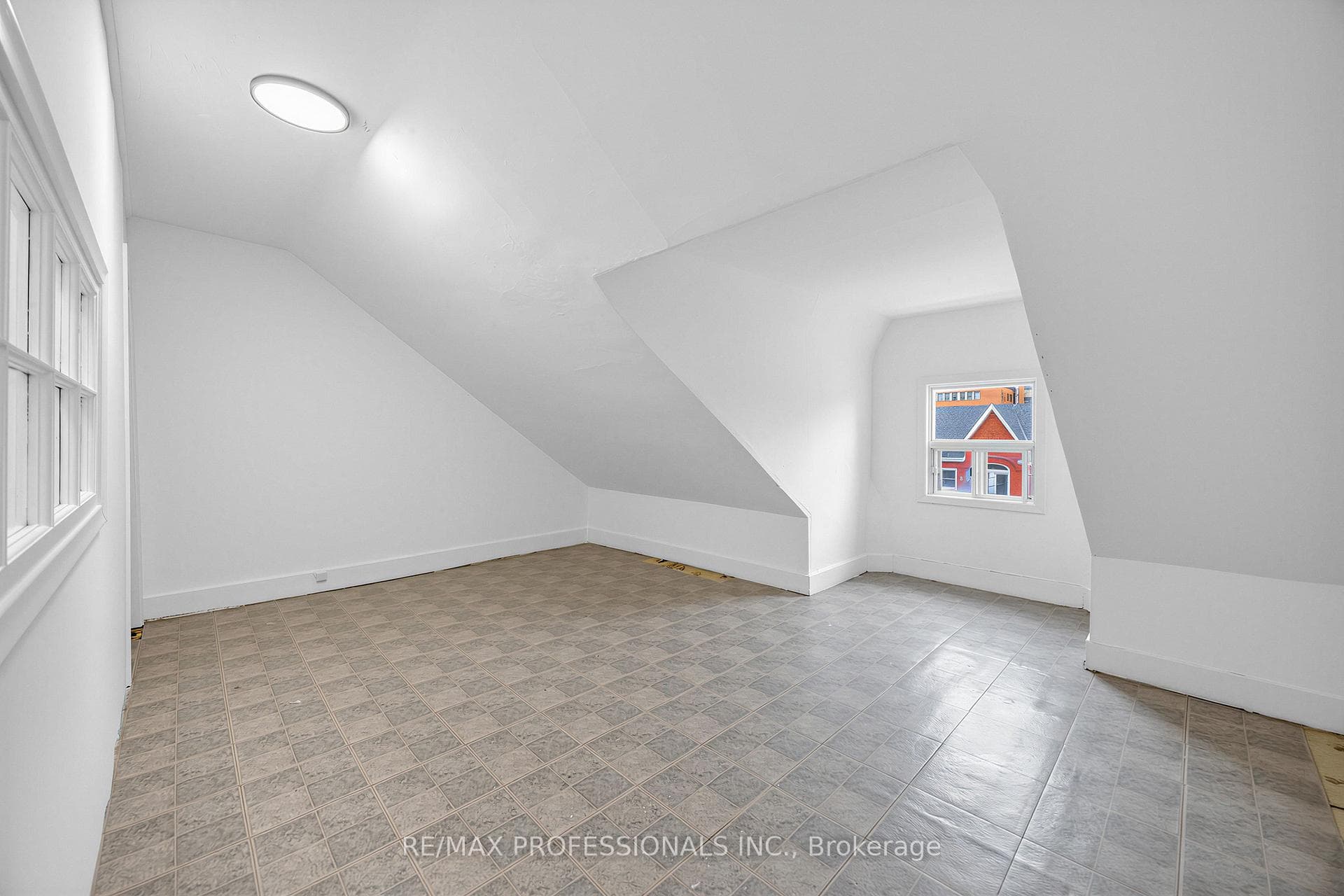 164 Markham Street photo 25