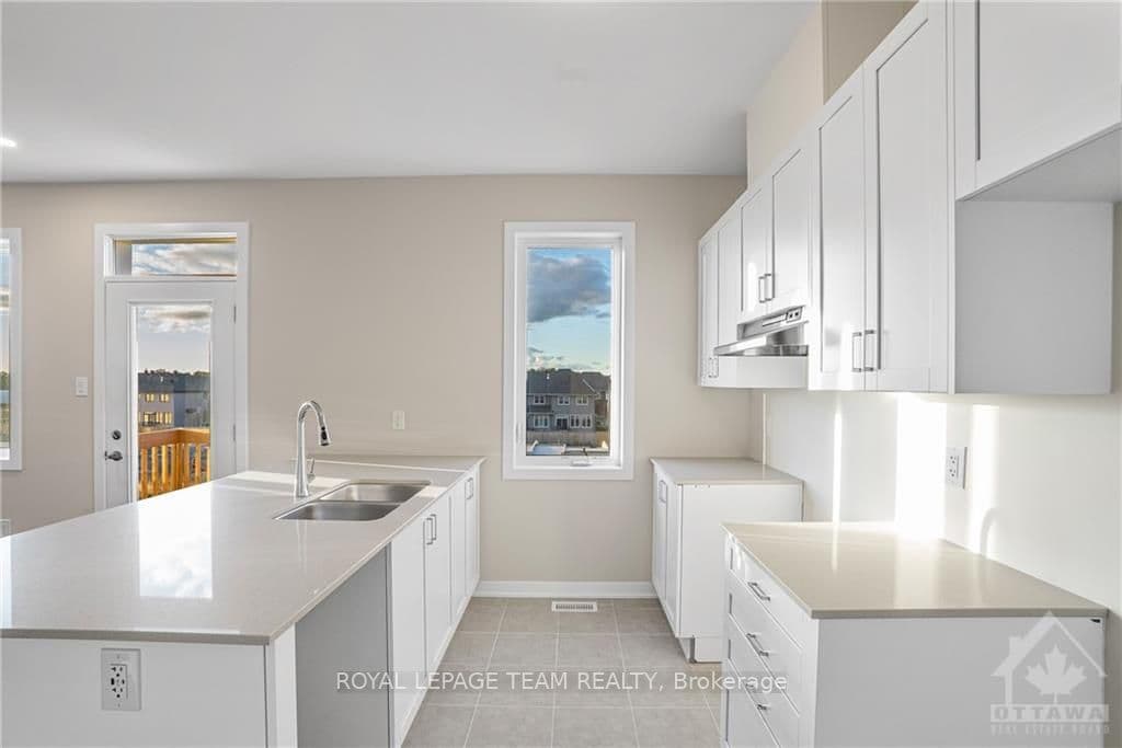 120 BEEBALM Crescent photo 8