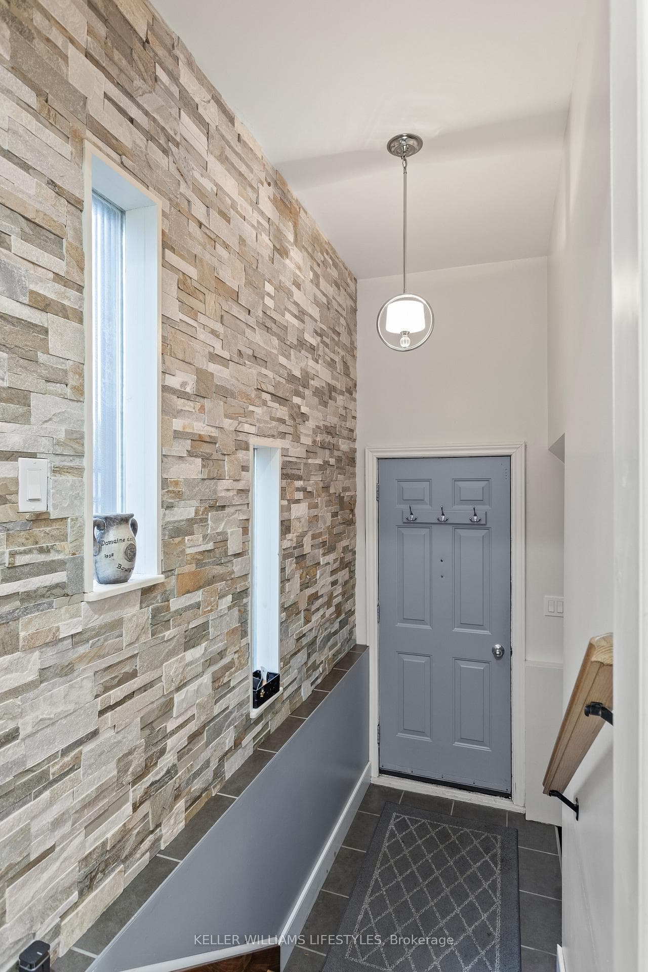 2628 Dundas Street photo 18
