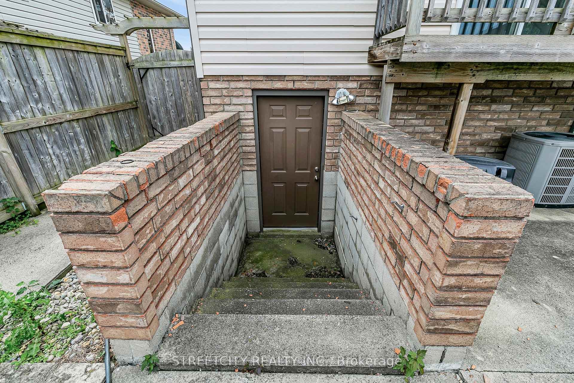 465 Jewel Street photo 30