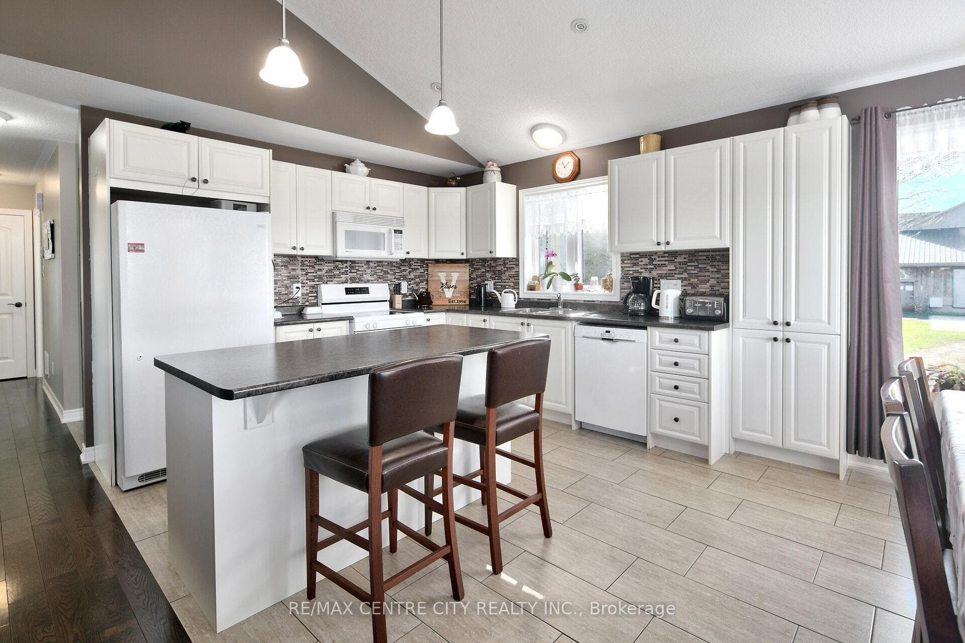 595224 4th Line photo 40