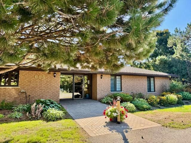 685 Whitaker Street Unit 6 photo 1