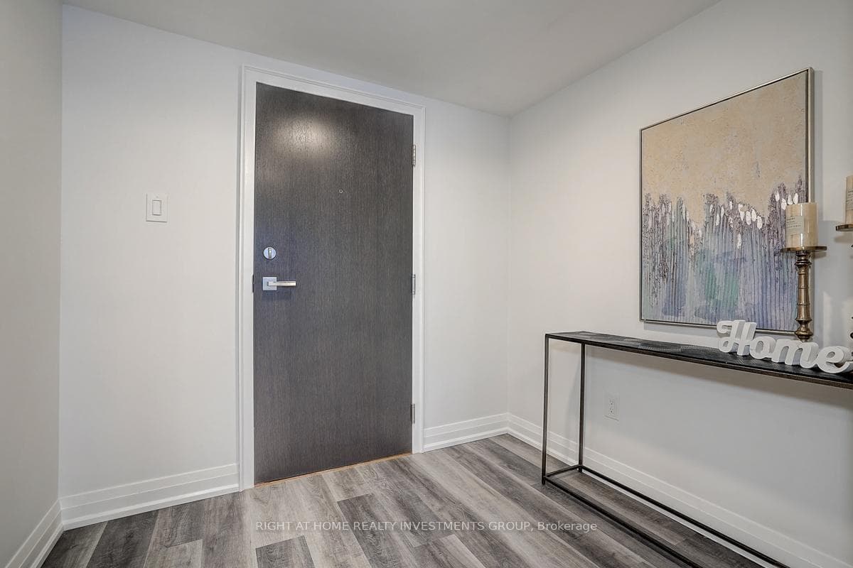 15 McMurrich Street Unit 1202 photo 9