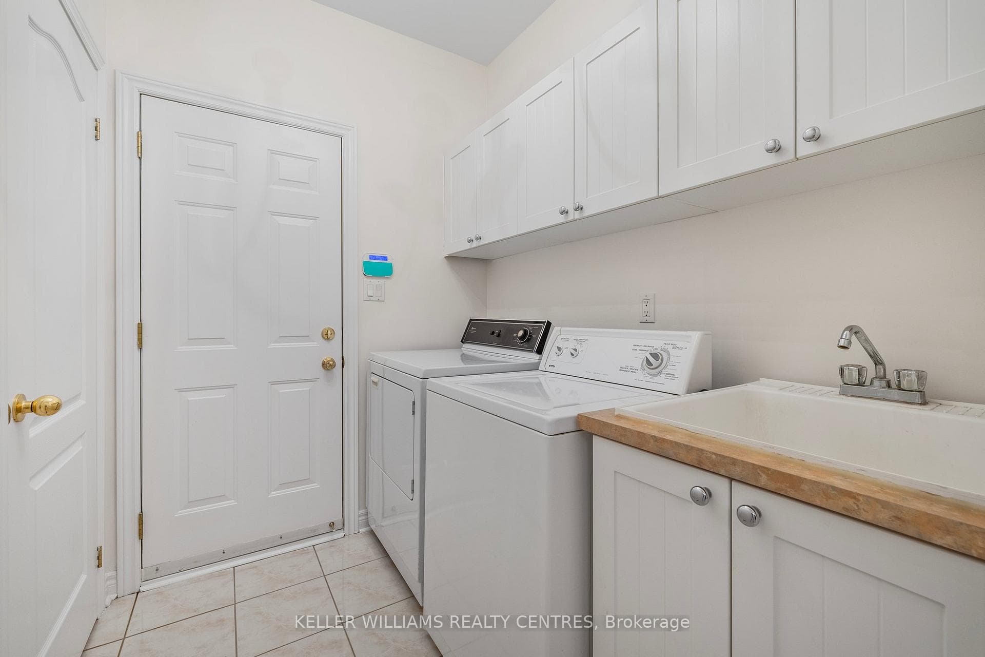 Main Floor Laundry (Garage Access