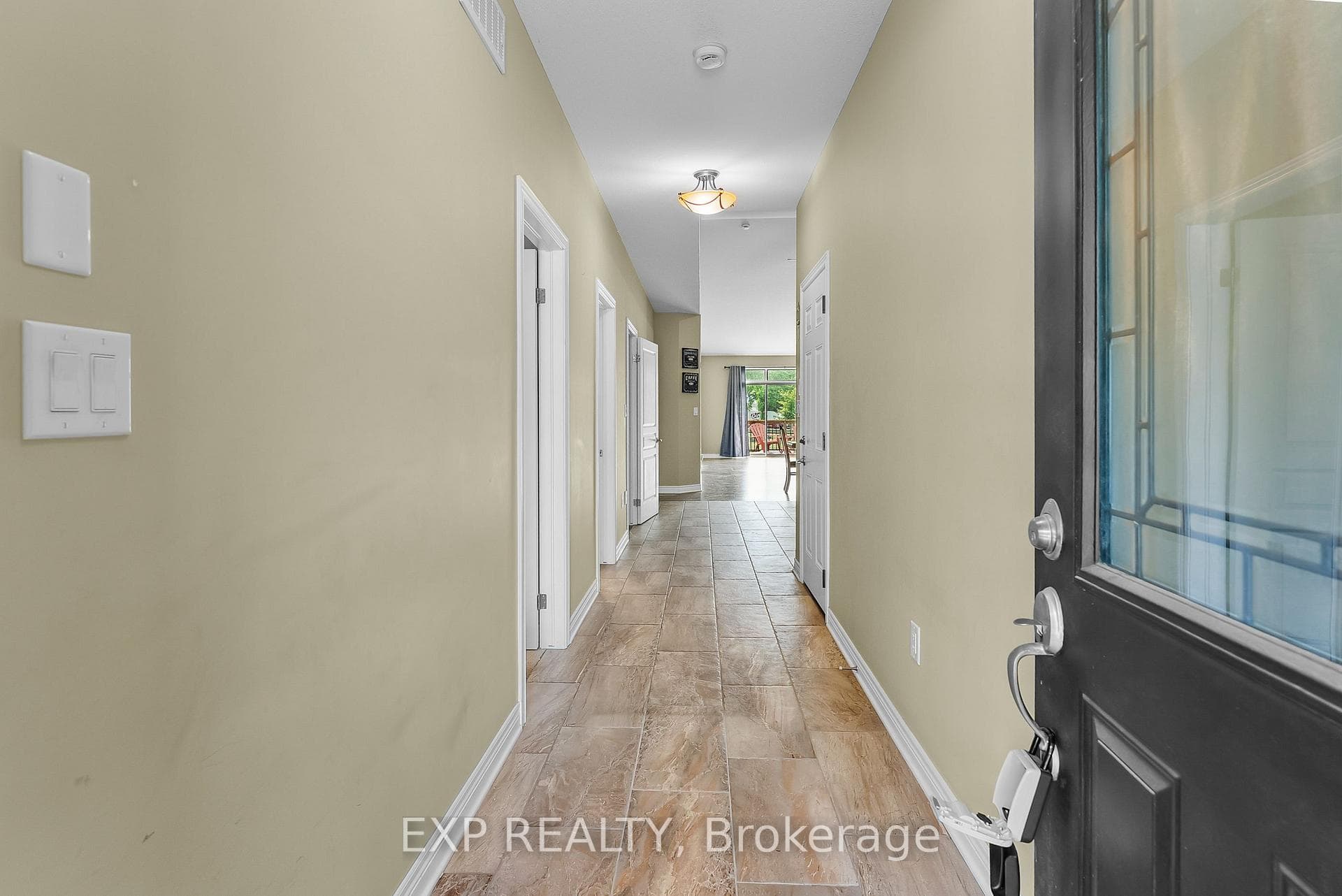 5490 Prince Edward Avenue Unit 4 photo 4