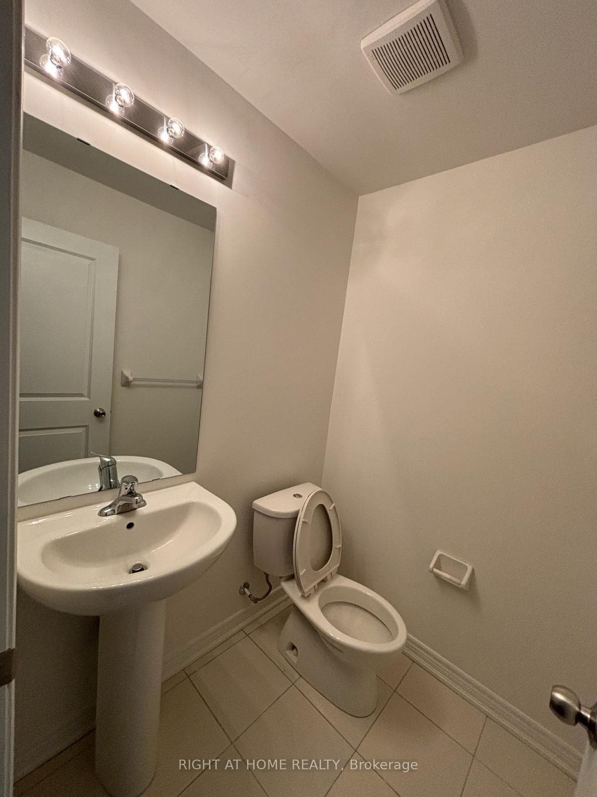 504 Littlewood Lane photo 13