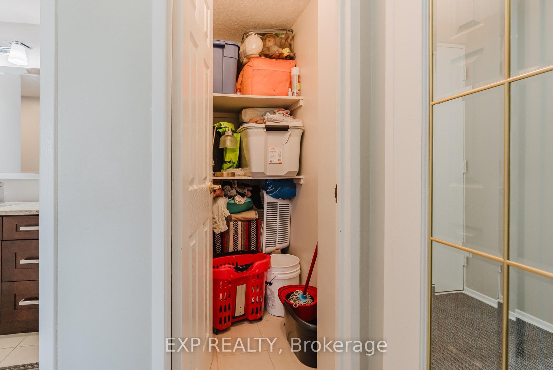 1356 MEADOWLANDS Drive Unit 604 photo 44