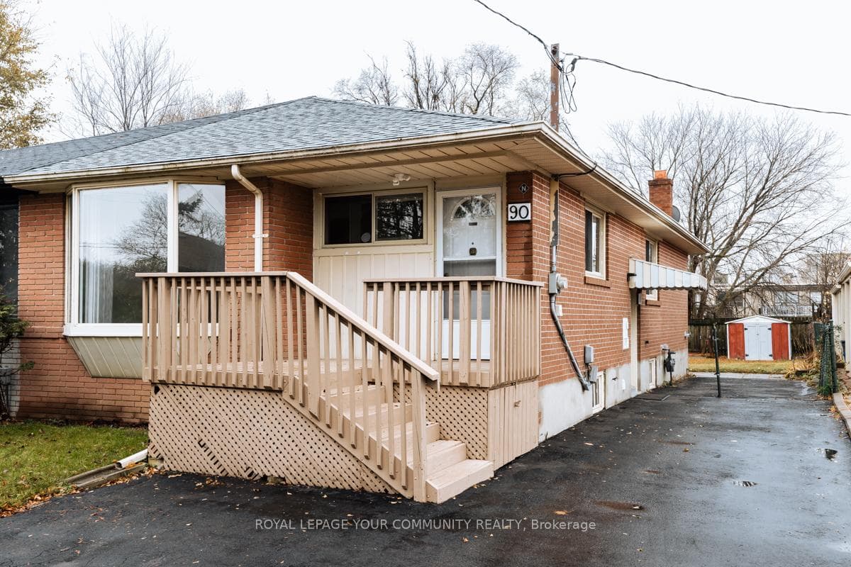 90 Rye Crescent photo 1