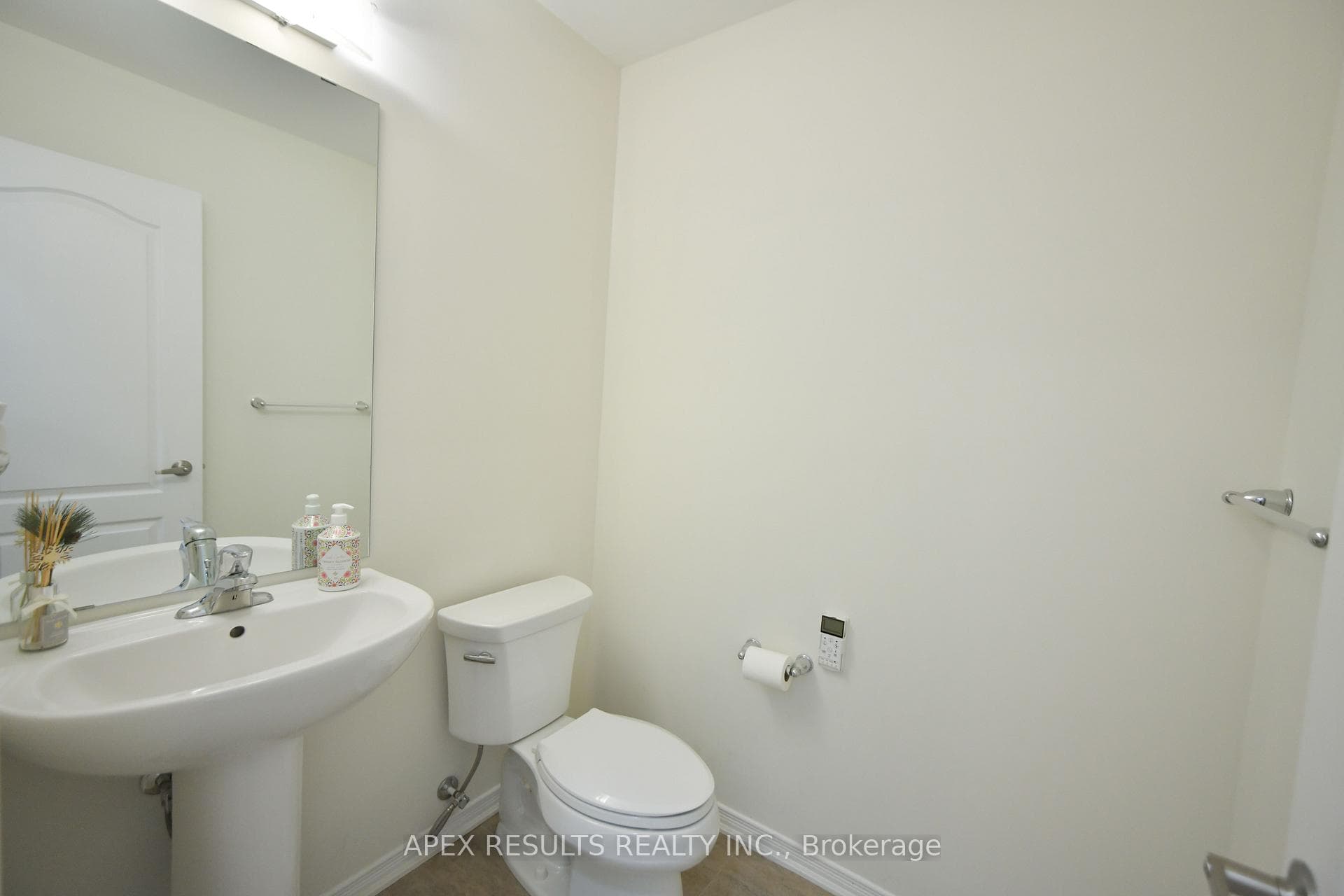 75 Oaktree Drive photo 14