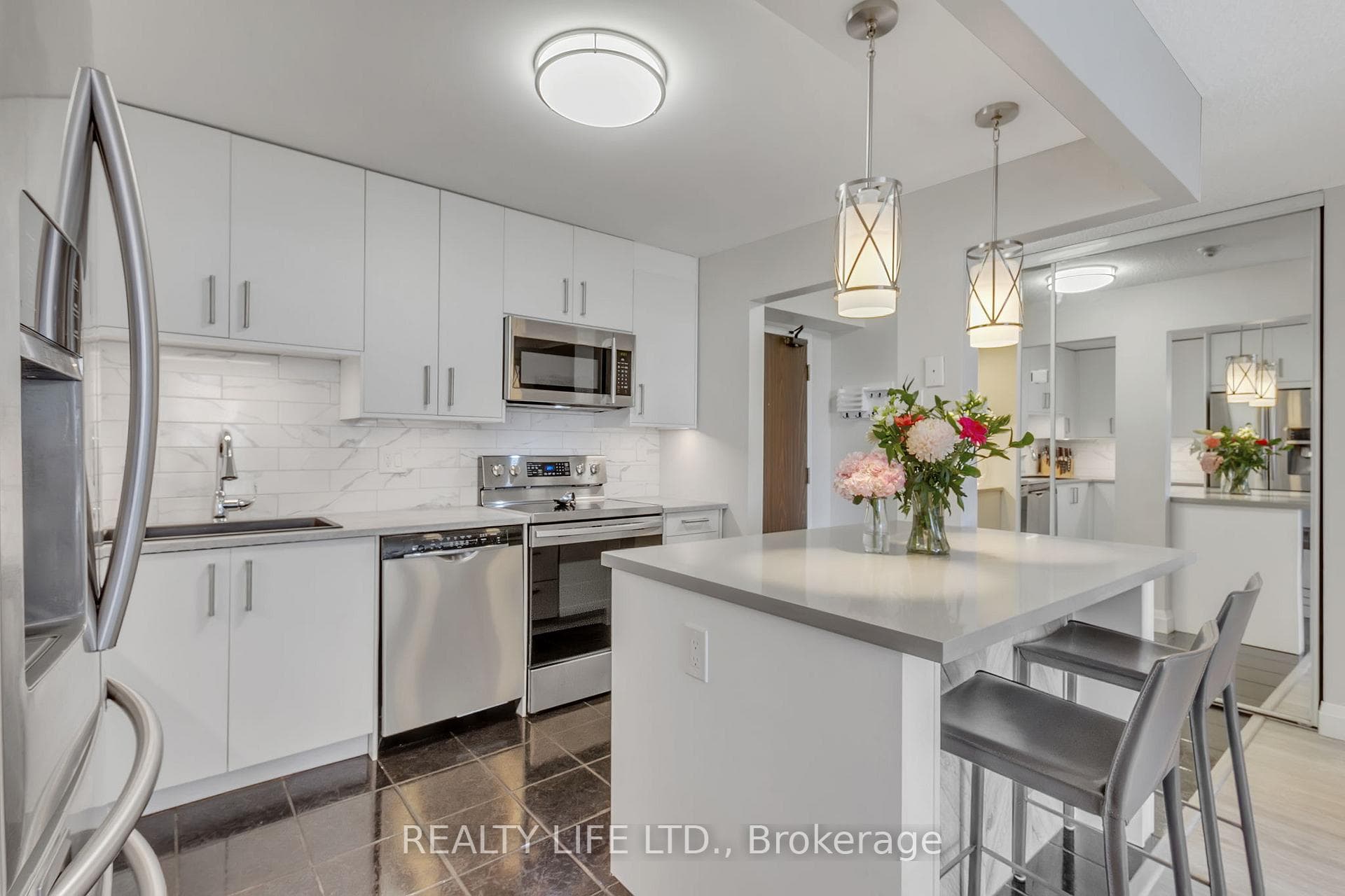 1485 Lakeshore Road Unit 1003 photo 9