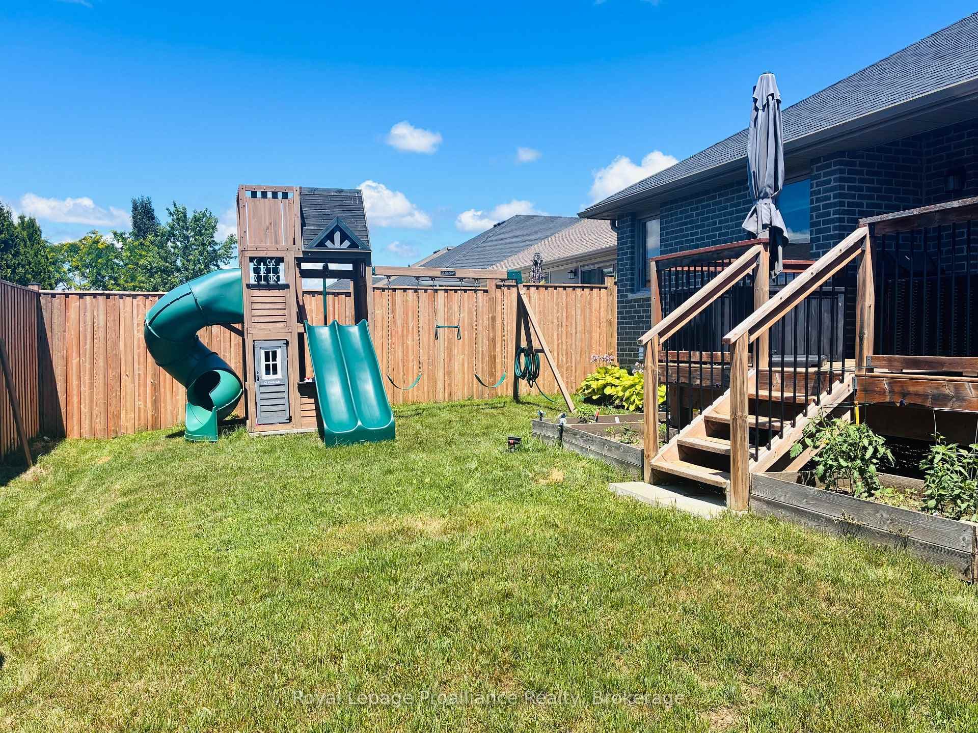 48 Mercedes Drive photo 39