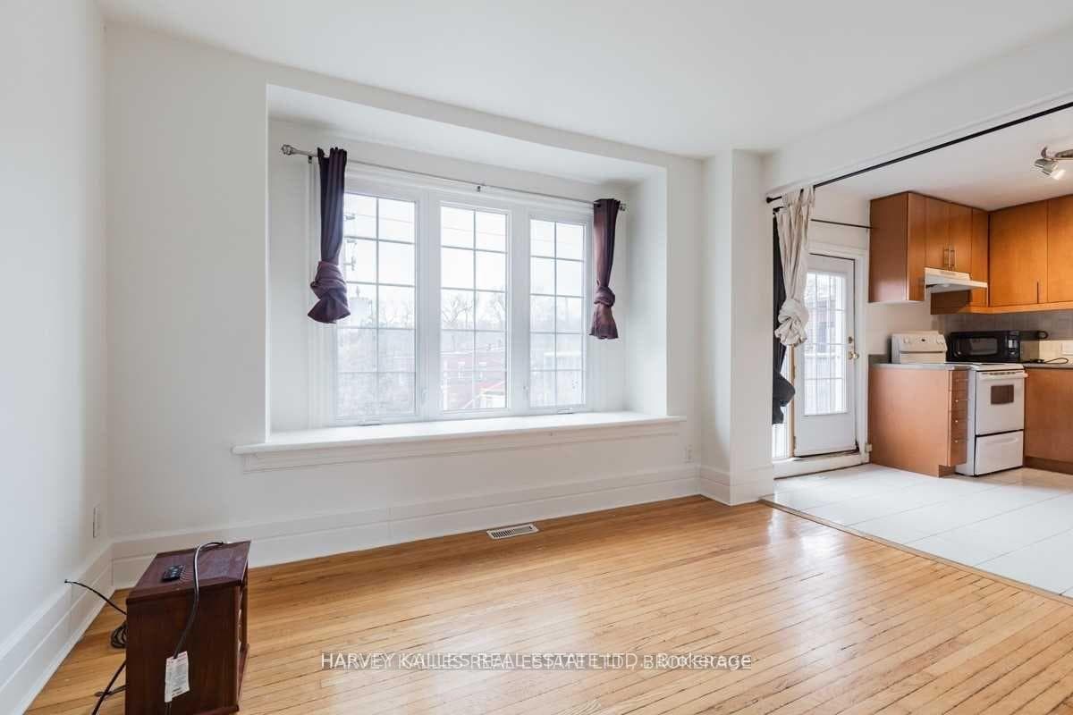 437 Kingston Road photo 2