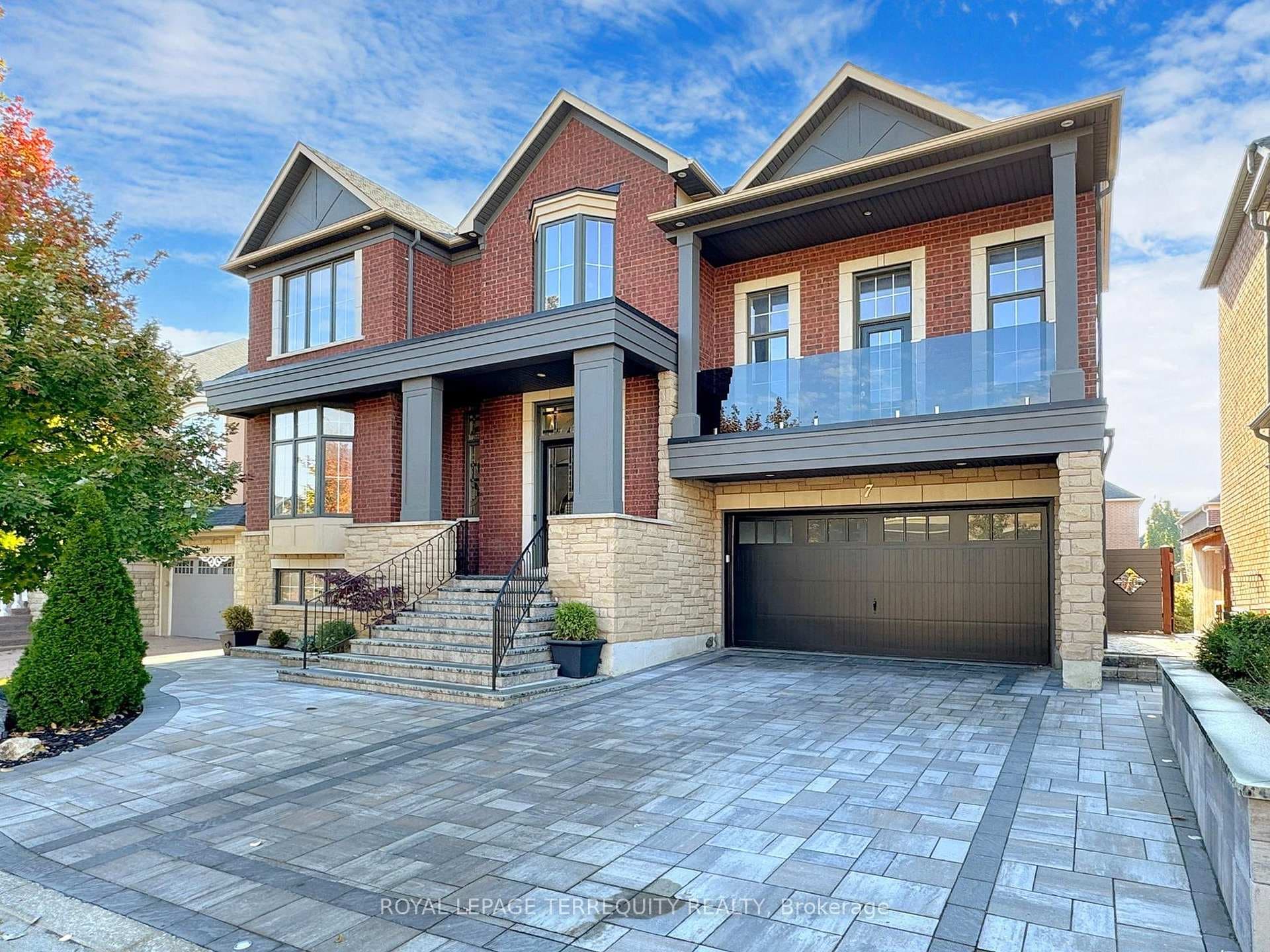 7 Bissland Drive photo 2