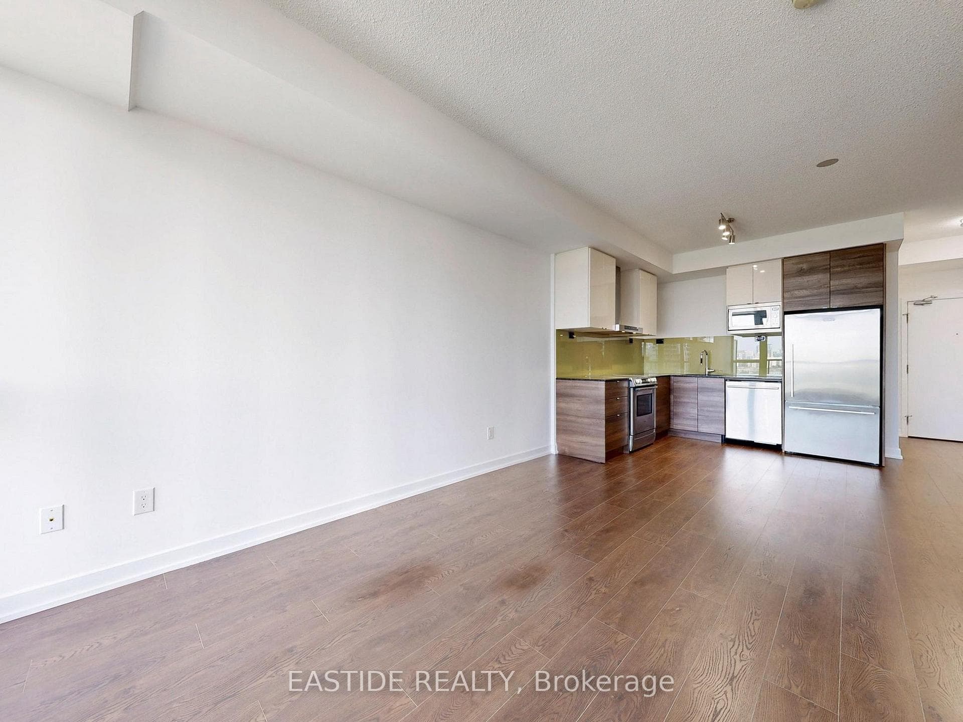 121 Mcmahon Drive Unit 2516 photo 10