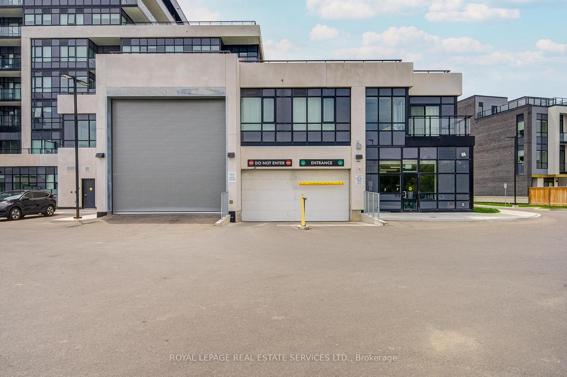 395 Dundas Street Unit 822 photo 15
