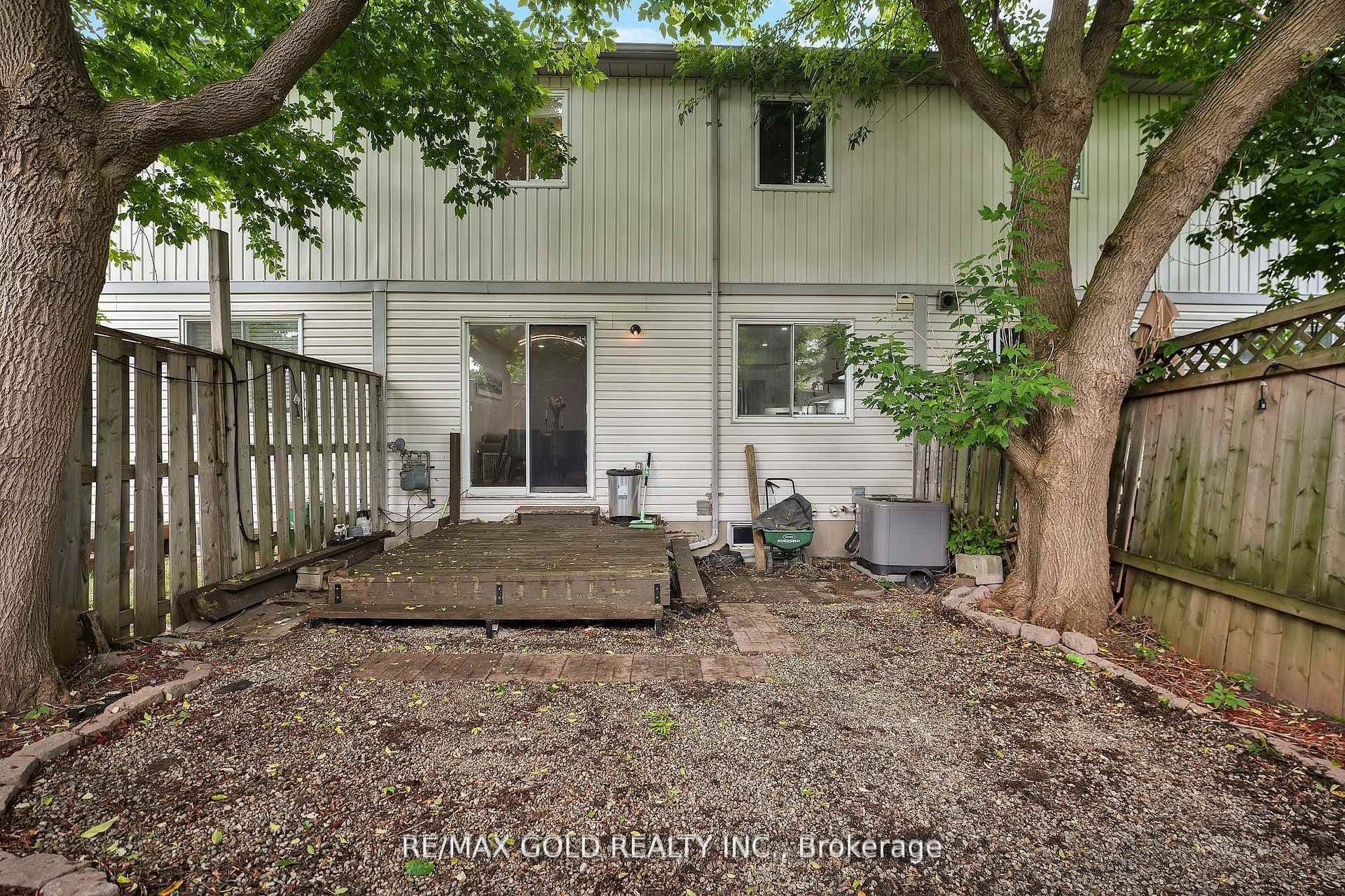 90 Mooregate Crescent Unit 34 photo 4