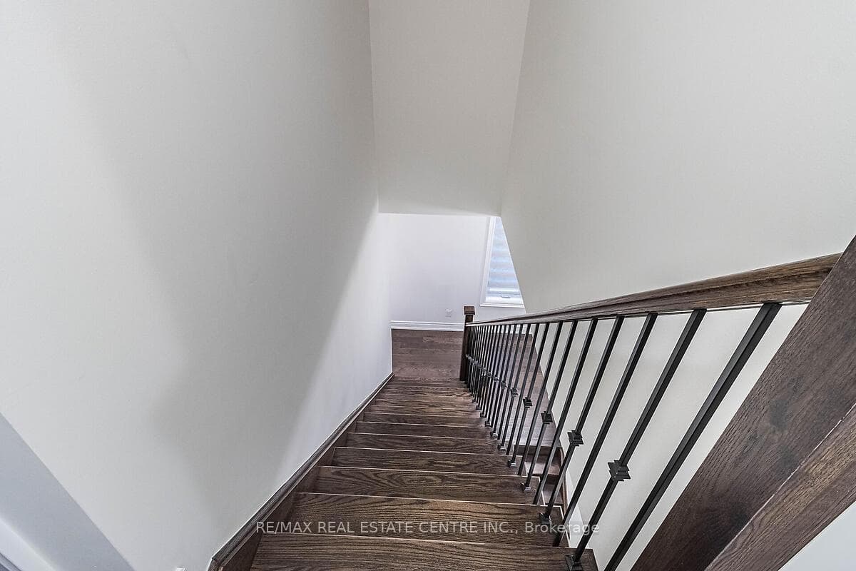 45 Christine Elliott Avenue photo 19