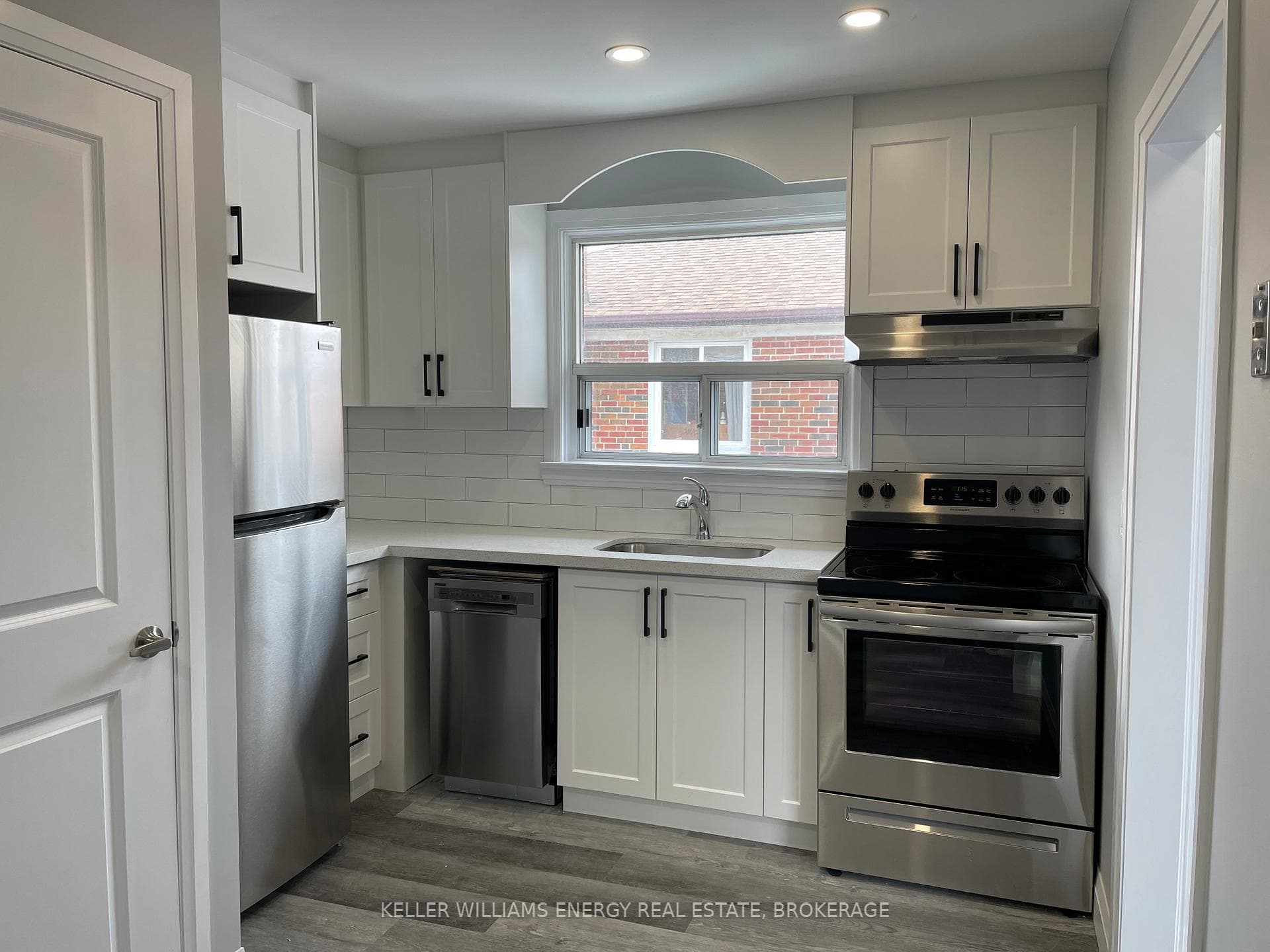 339 Jasper Avenue photo 9