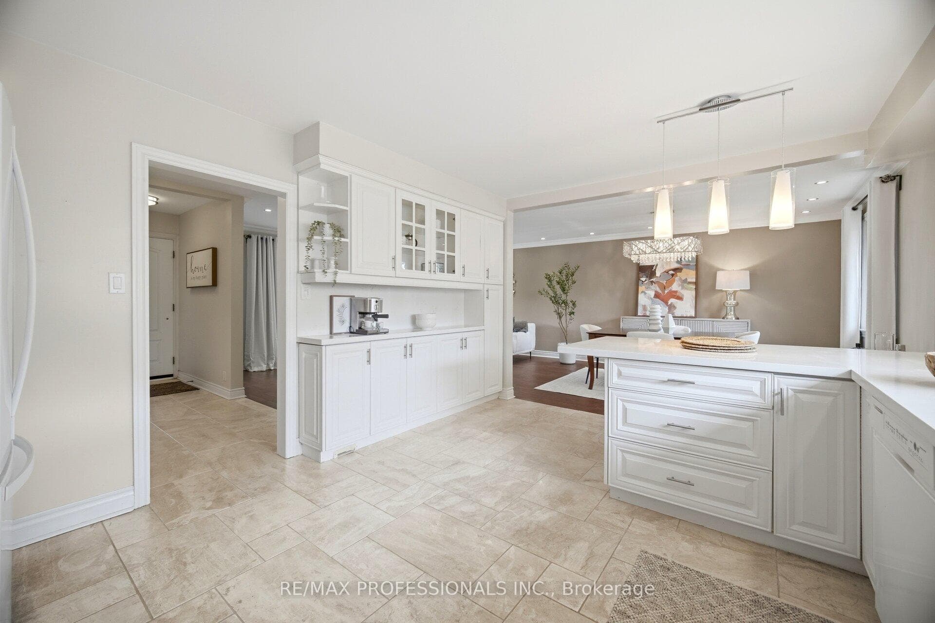 12 Thicket Road photo 18