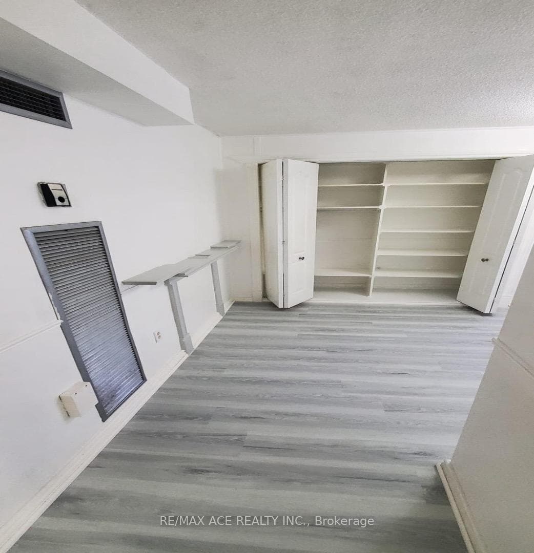 10 Tobermory Drive Unit 415 photo 16