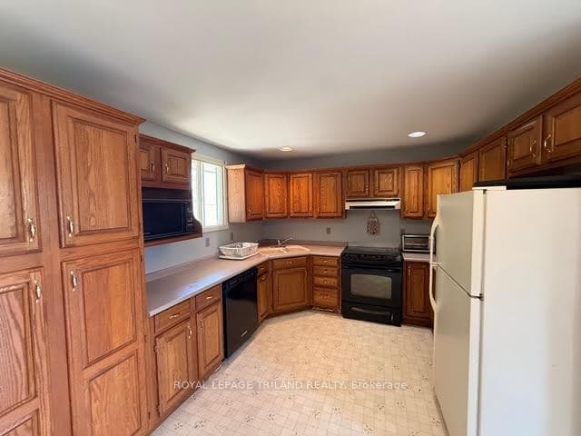 165 Railway Avenue photo 6