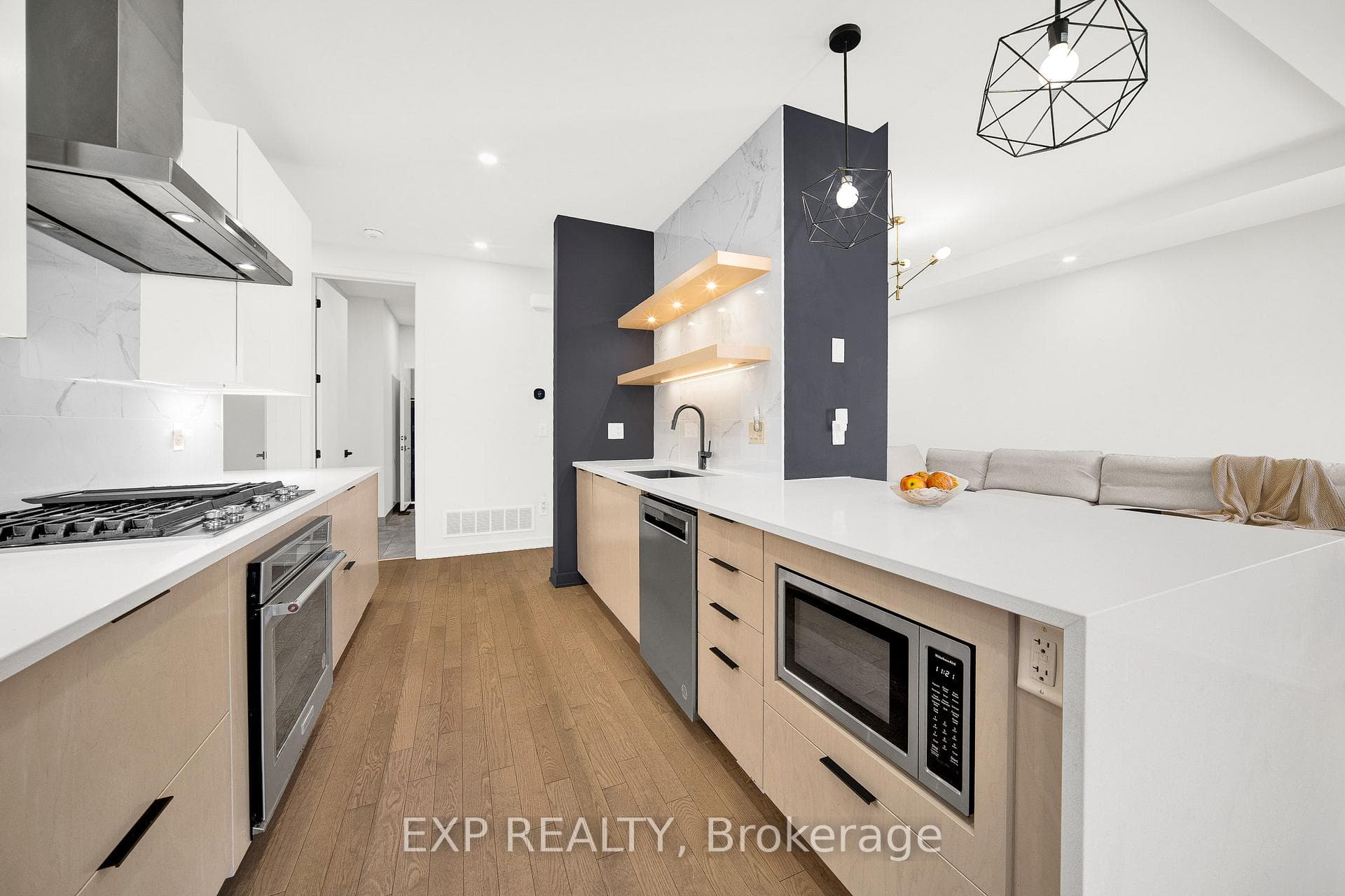 708 Wooler Place photo 7