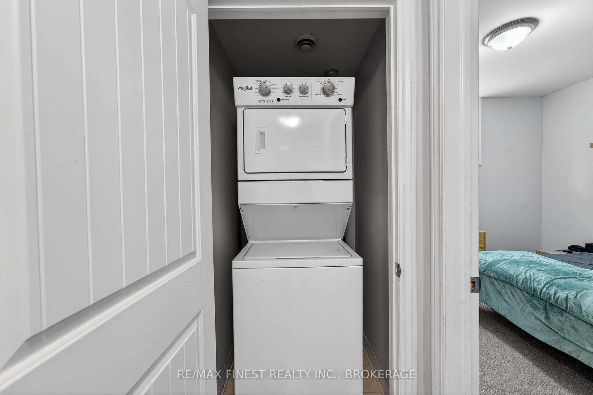 1060 Rosanna Avenue photo 24