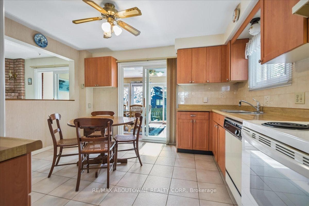 2330 Marine Drive photo 18