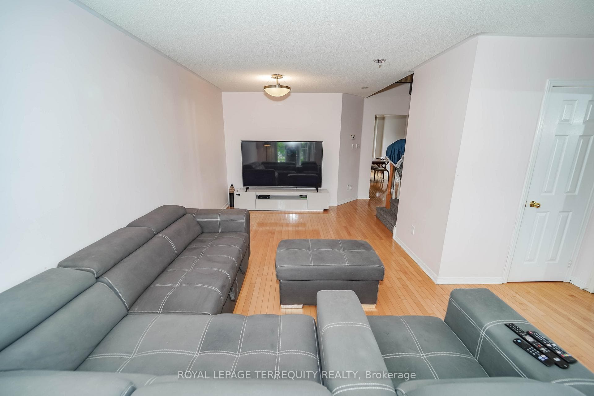 9027 Yonge Street photo 16