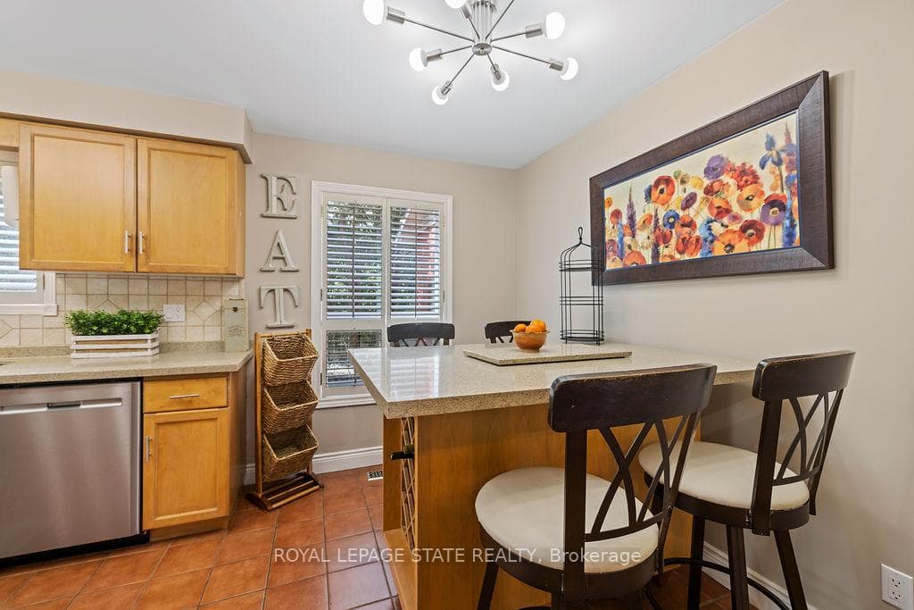 16 Linington Trail photo 9