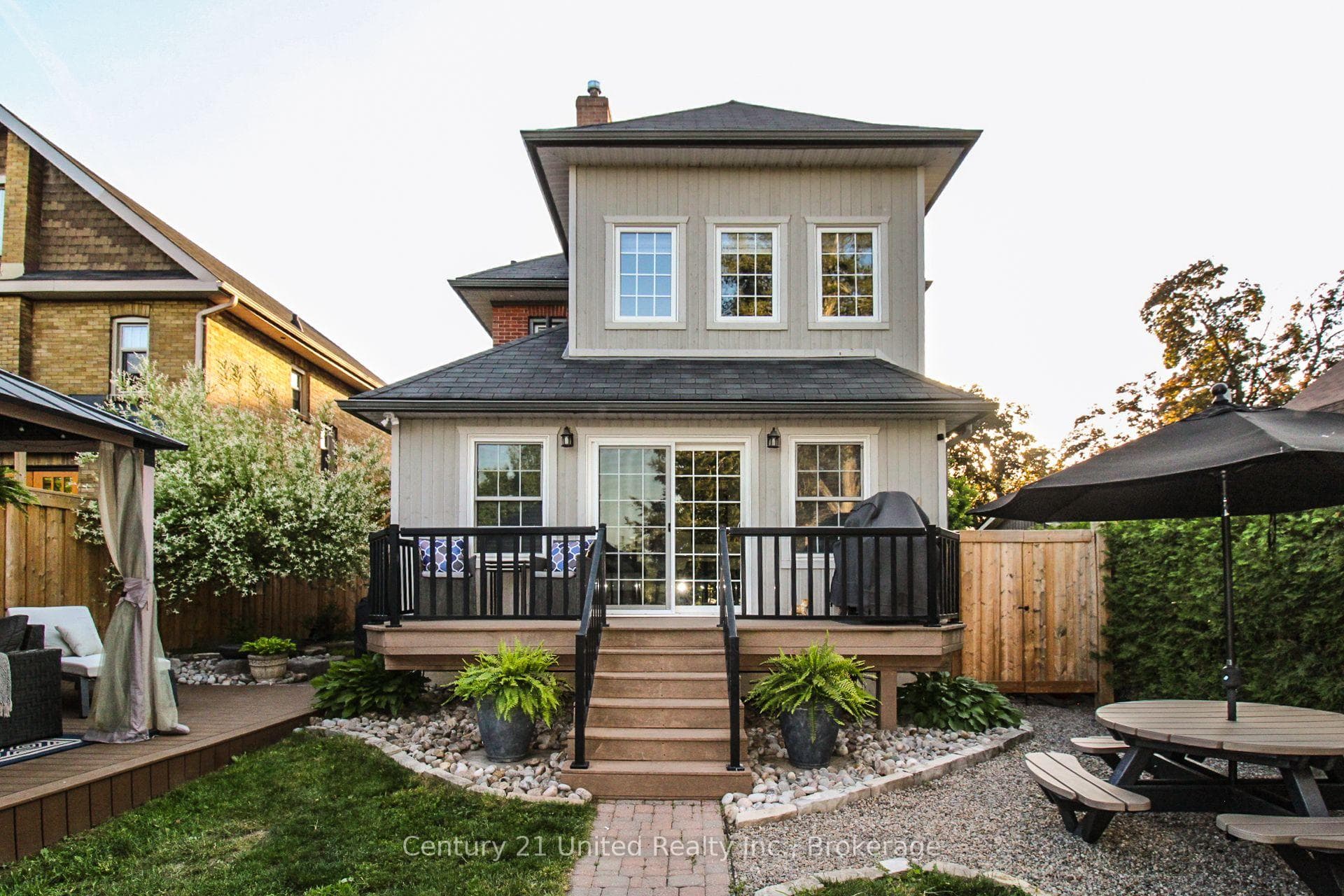 566 Waterford Street photo 2