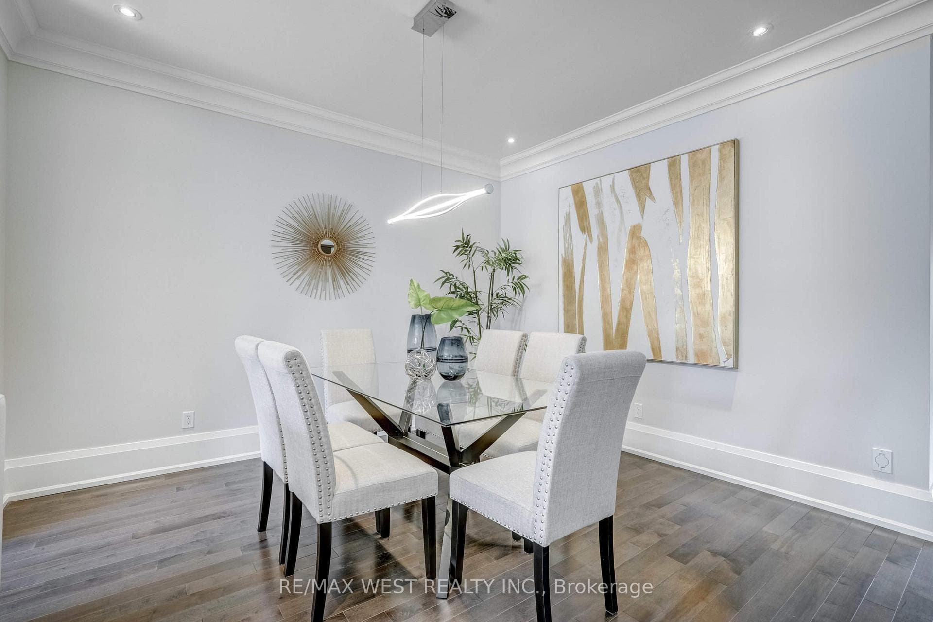 352B Lawrence Avenue photo 4