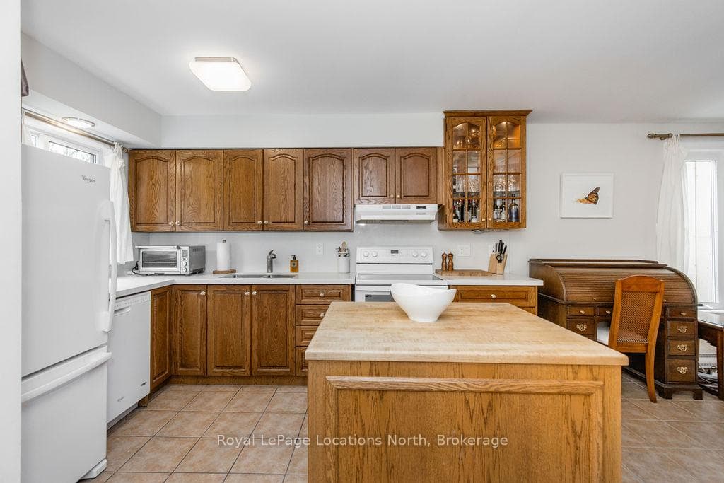 112 Escarpment Crescent photo 5
