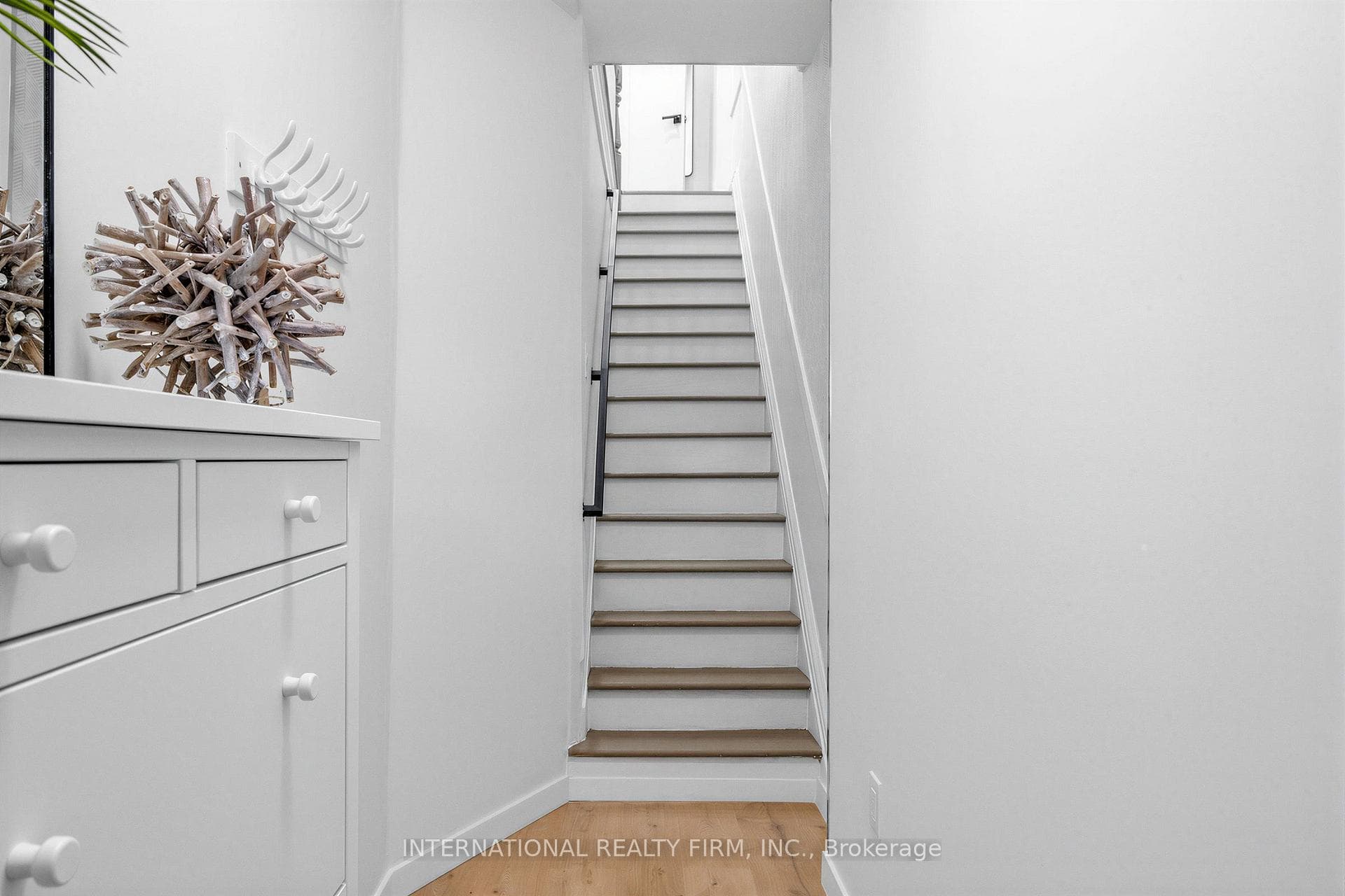 793 Dufferin Street Unit Upper photo 4