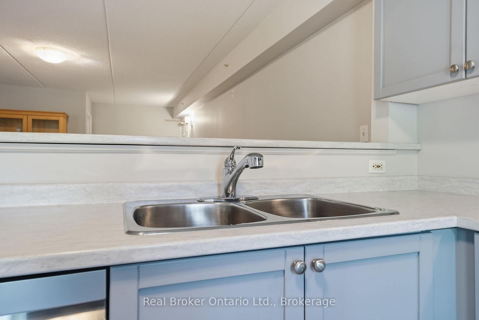 2065 Appleby Line Unit 205 photo 11