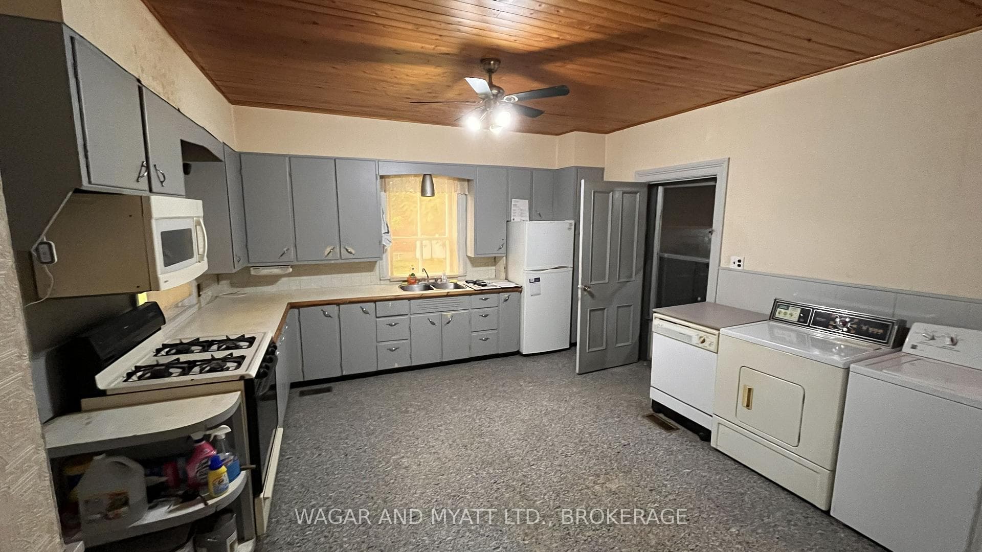 226 CAMDEN Road photo 6