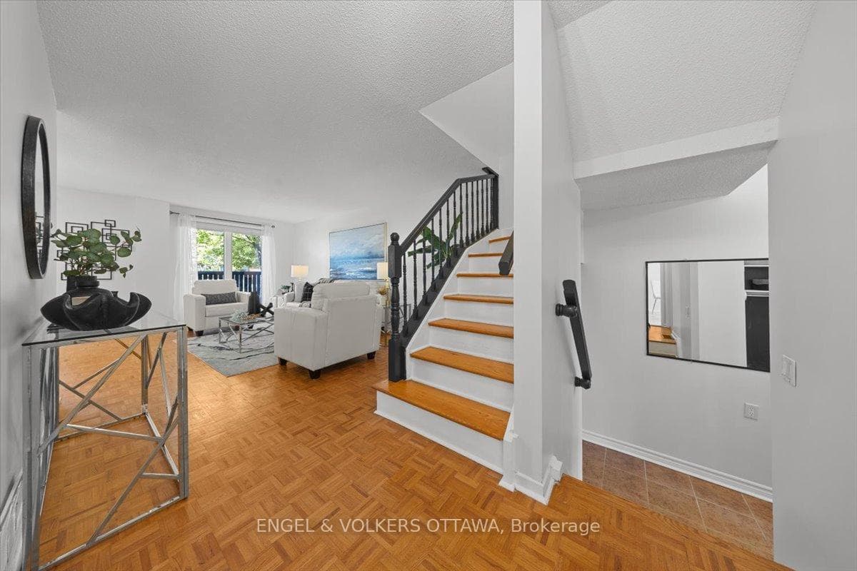 34 Viewpointe Private photo 3
