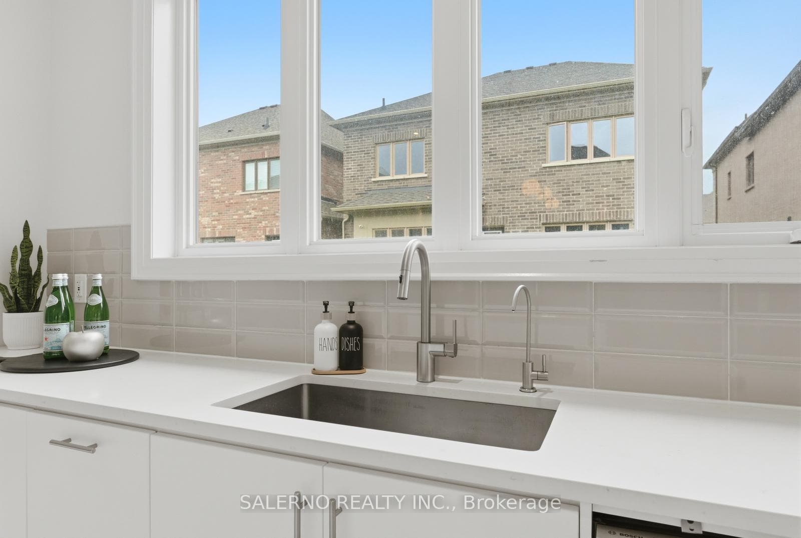 2364 Irene Crescent photo 10