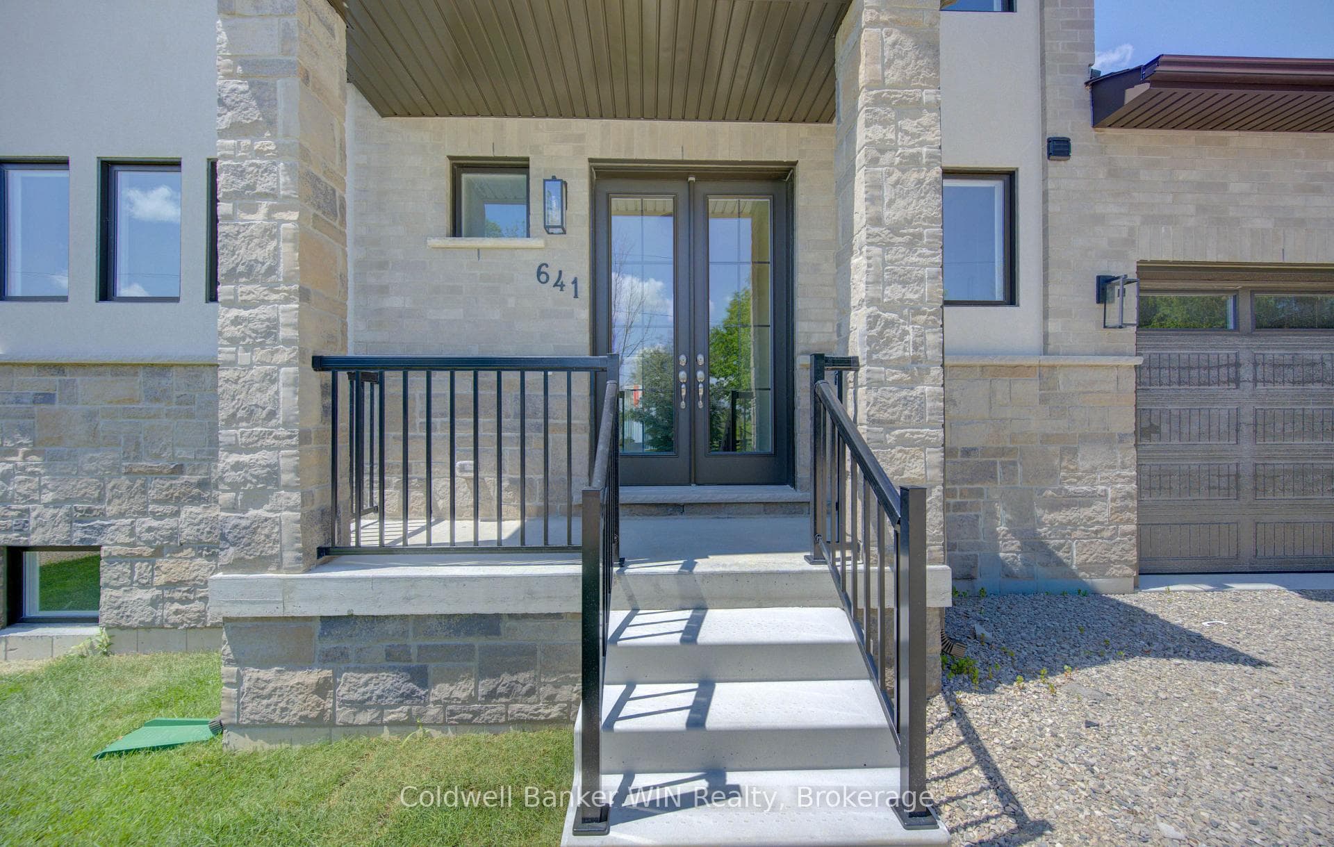 641 Martin Street photo 4