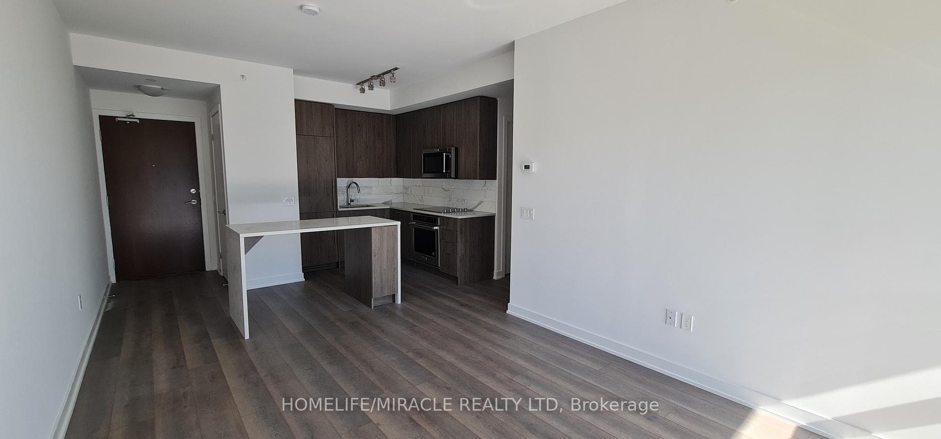 38 Iannuzzi Street Unit 1601 photo 3