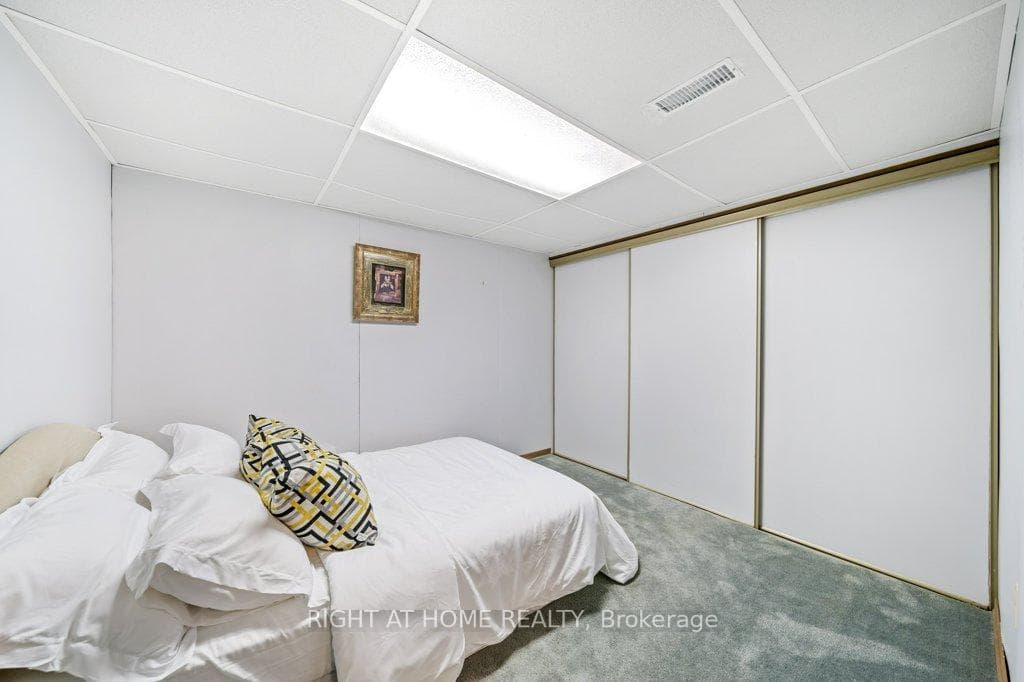 6 Almond Avenue photo 32