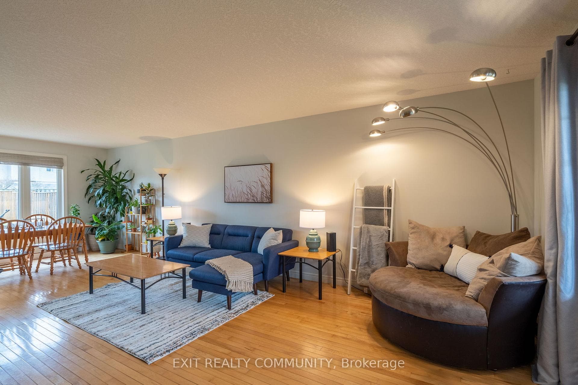 38 Riverbank Drive photo 5