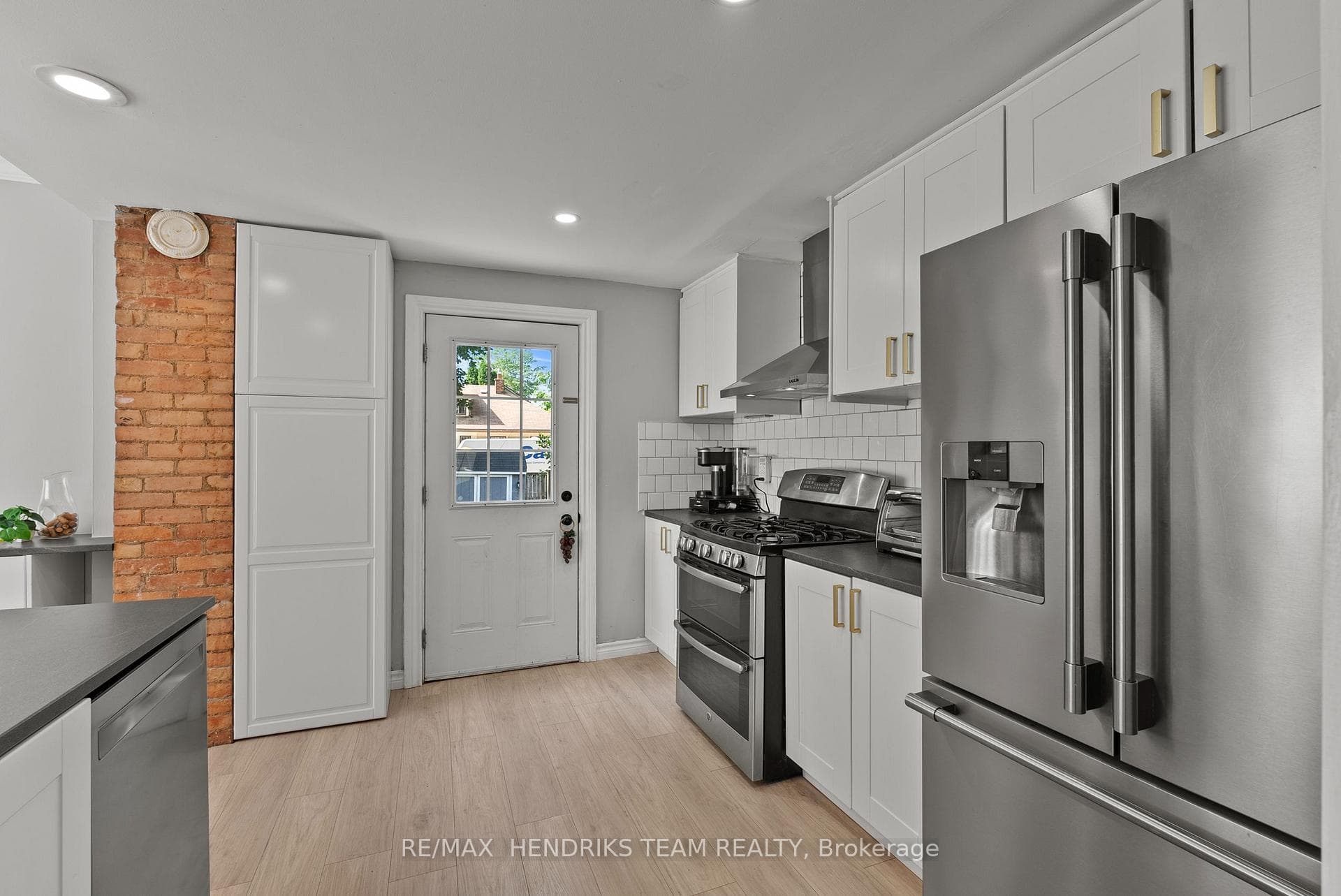 69 Chaplin Avenue photo 18