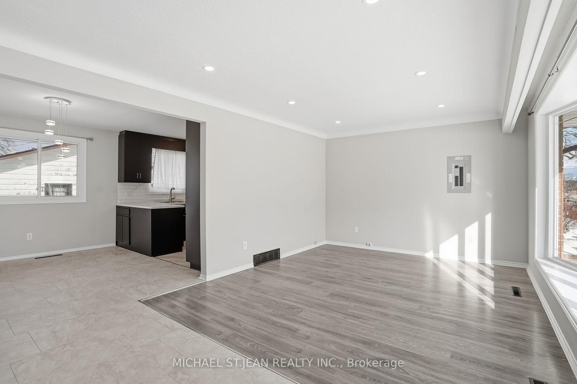 93 Wellington Street photo 5