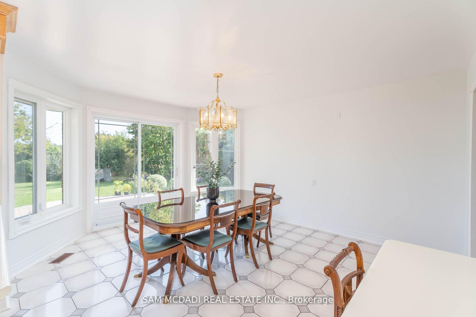 1548A Carolyn Road photo 8