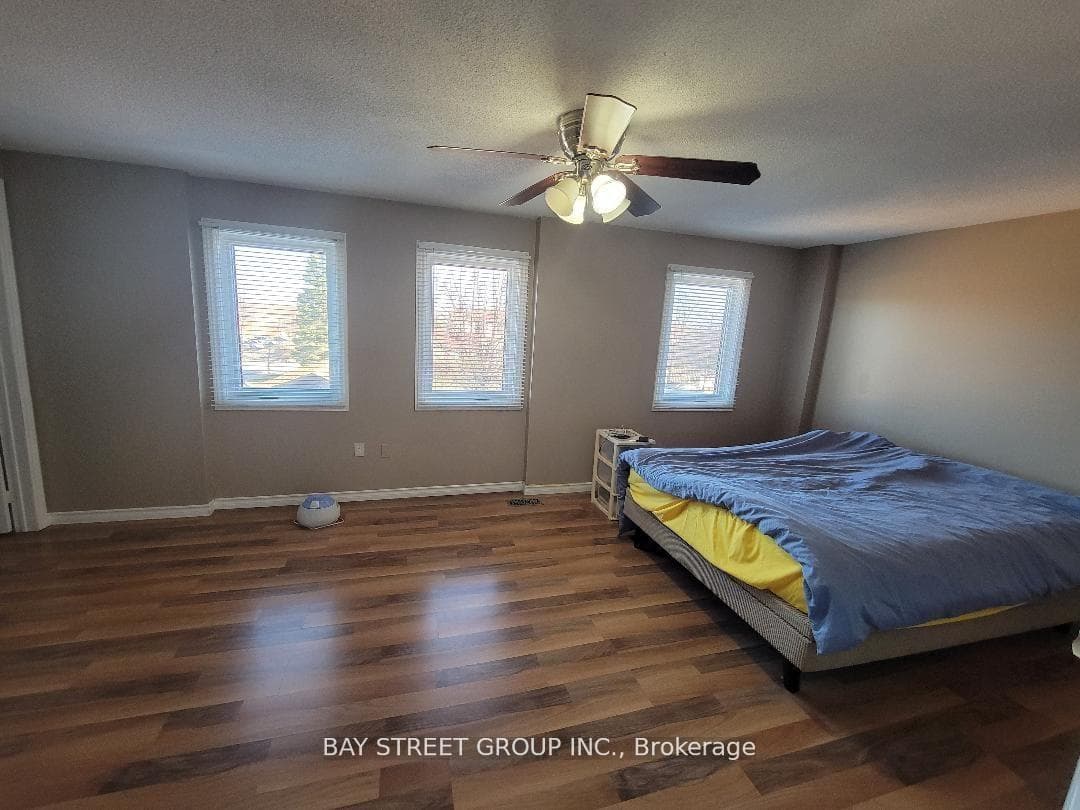 3503 Cherrington Crescent photo 21