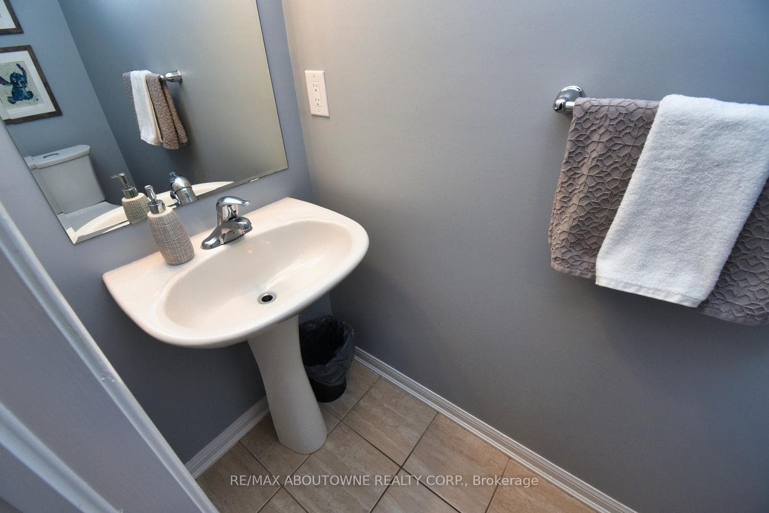 566 Pharo Point photo 18