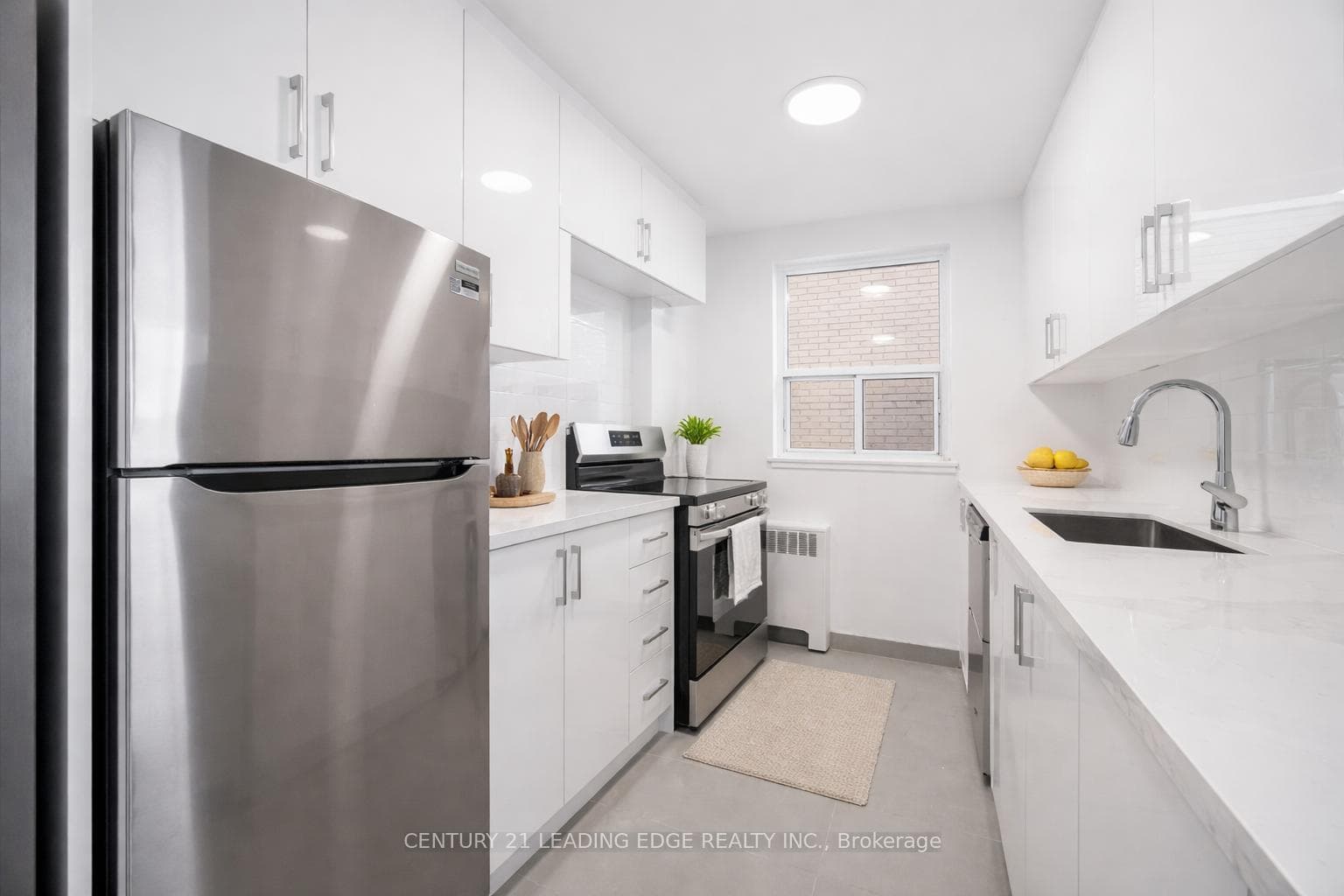 103 Avenue Road Unit 901 photo 5